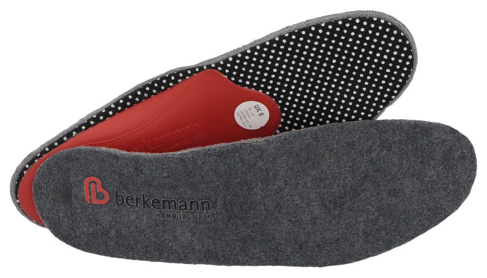 Berkemann-Einlegesohle Berkodur Fußbrücke warm, seitlich übereinanderliegend gezeigt. Oberseite aus grauem Filz mit rotem Berkemann-Logo, Unterseite rot mit schwarzer Punktstruktur und verstärktem Fersenbereich.